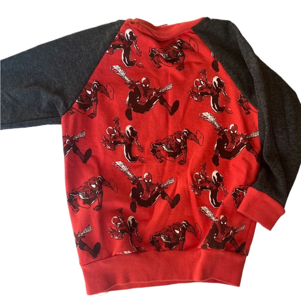 Toddler Spider-Man’s sweatshirt !